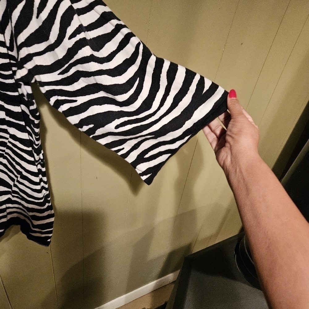 Lane Bryant Animal, Zebra Print Knit Wrap Sweater, Size 26/28, Adjustable - Picture 3 of 5